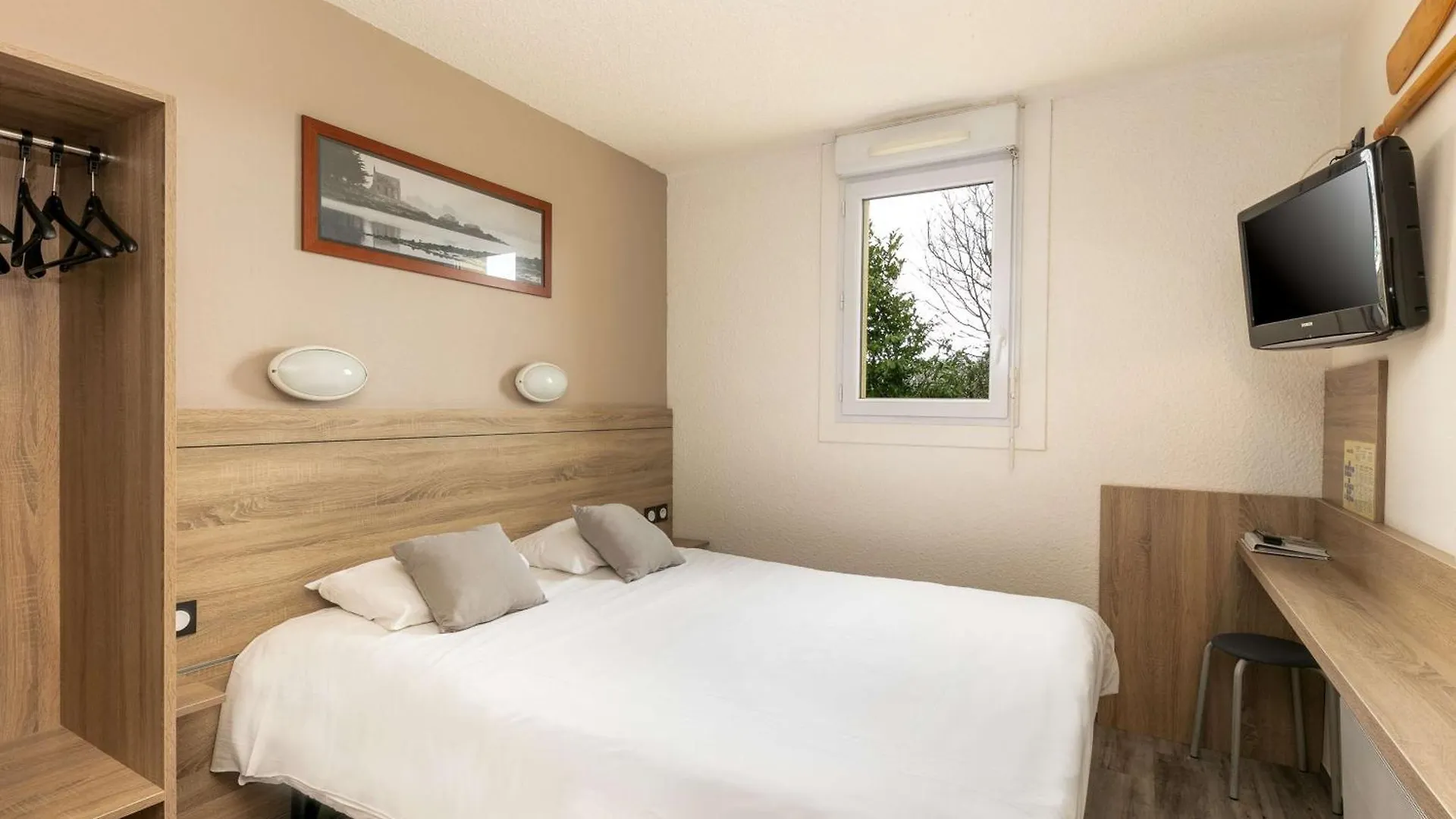 Brit Hotel Iroise Brest Plougastel-Daoulas 2*,  France